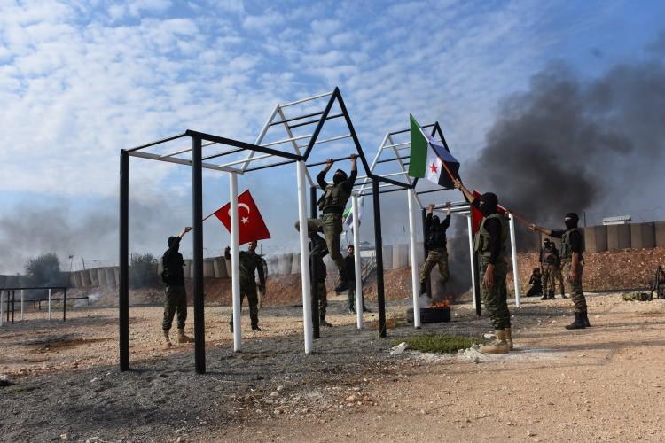 <p>Soçi mutabakatıyla Türkiye'nin İdlib'deki sivilleri koruma adına önemli bir işe imza attığını dile getiren Ebu Bekir, şunları kaydetti:</p>
<p> </p>