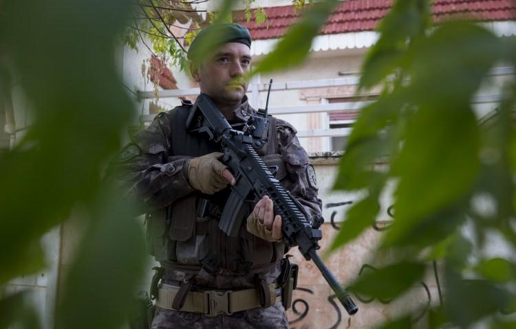 <p>Emniyet Genel Müdürlüğü teşkilat yapılanmasına benzer şekilde oluşturulan yerel polis teşkilatı, "Terörle Mücadele", "İstihbarat", "Asayiş", "Trafik", "Olay Yeri İnceleme", "Bomba İmha" ve "Komandos" adı verilen özel tim olmak üzere 7 ana birimden oluşuyor. </p>

<p> </p>
