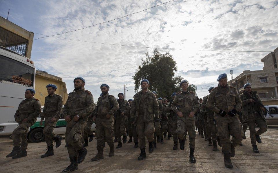 <p>Afrin'de yerel polis teşkilatı bünyesinde oluşturulan ve faaliyetlerini sürdüren "Komandos" adı verilen polis özel timlerinin eğitimleri, Anadolu Ajansı (AA) ekibince görüntülendi.</p>

<p> </p>
