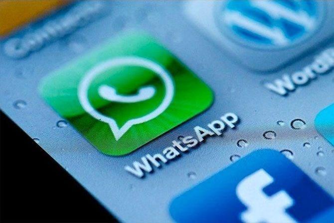 <p><strong>DİZÜSTÜ WHATSAPP</strong></p>

<p> </p>

<p>WhatsApp’ı bilgisayardan açarak artık işyerinizde istediğiniz kadar mesajlaşmanız mümkün. Bilgisayarınızdan Web.whatsapp.com adresine girdikten sonra telefonunuzdaki WhatsApp’inizden alacağınız QR kodu ile sohbetlerinizi bilgisayar ekranına taşıyabilirsiniz.</p>

<p> </p>
