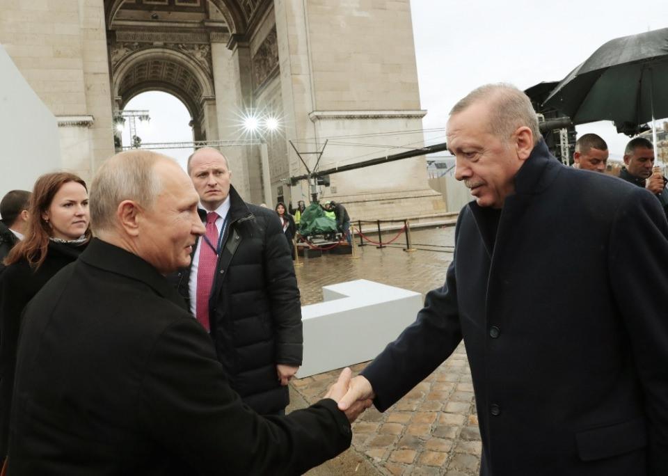 <p>Cumhurbaşkanı Recep Tayyip Erdoğan, Fransa’nın başkenti Paris’te, Birinci Dünya Savaşı’nı sonlandıran ateşkes anlaşmasının 100. yıl dönümü etkinliklerine katıldı.</p>

<p> </p>
