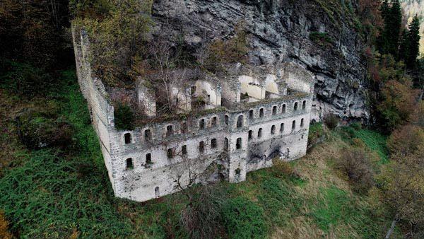 <p>Anadolu'nun ilk manastırlarından olan Vazelon Manastırı ilk kez restore edileceği belirtilirken, manastırın Millattan Sonra 270 yılında inşa edildiği tahmin ediliyor.</p>

<p> </p>
