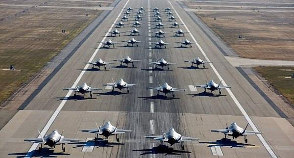 <p>35 jet, 11 dakika i&ccedil;inde havalandı.</p>

<p>&nbsp;</p>
