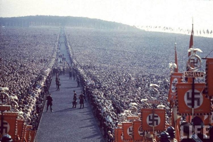 <p>Bir Nazi mitingi, Nuremberg, 1937</p>

<p> </p>
