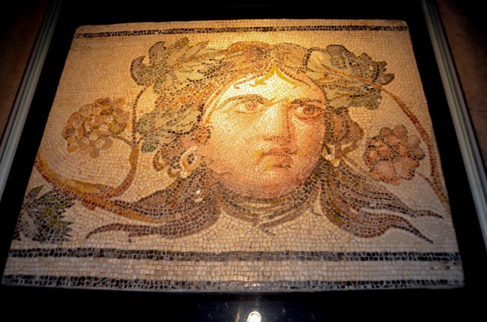 <p>ABD'nin Chicago kentinden 26 Kasım'da THY uçağıyla Gaziantep'e  getirilecek "Çingene Kızı" mozaiğinin kayıp parçalarının sergileneceği Zeugma  Mozaik Müzesi'nde hazırlıkların tamamlandığı bildirilmişti.</p>

<p> </p>

