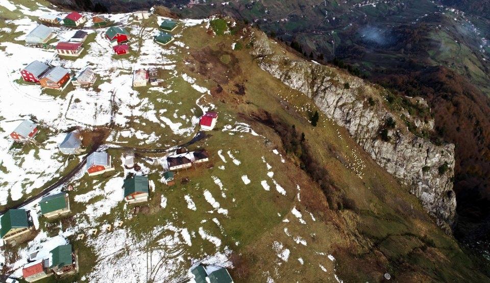 <p>Ayvazoğlu, Turizm Master Planı'na dahil edilen yaylanın gelecek yıl başlayacak çalışmalar doğrultusunda turizmden daha fazla pay alacağına inandıklarını belirtti.</p>
<p> </p>