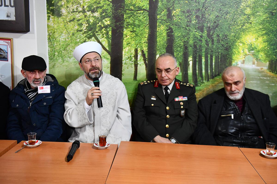 <p>Diyanet İşleri Başkanı Prof. Dr. Ali Erbaş, Afrin’de Zeytindalı Harekatı esnasında şehit olan Piyade Astsubay Fatih Mehmethan’ın ailesine taziye ziyaretinde bulundu.</p>

<p>29 Ocak 2018</p>

<p> </p>
