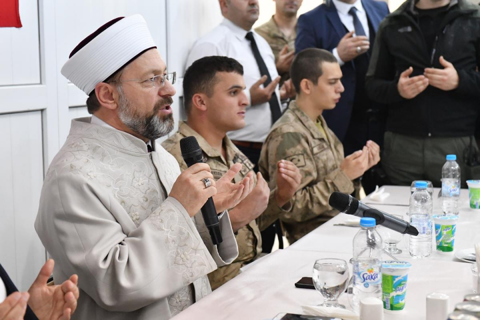 <p>Diyanet İşleri Başkanı Prof. Dr. Ali Erbaş, beraberindeki heyetle Hakkari’de bulunan Fatihler Jandarma Özel Harekat Tabur Komutanlığını ziyaret etti.</p>

<p> </p>

<p>10 Mart 2018</p>
