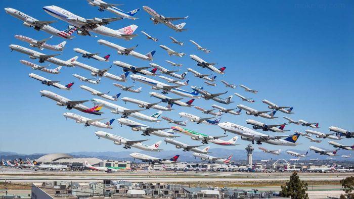 <p>Fotoğrafçı Michael Kelley Los Angeles Uluslararası Havalimanı'ndan 7 saat içinde kalkan tüm uçakları çekip birleştirdi. Ortaya sosyal medyada paylaşım rekorları kıran bu fotoğraf çıktı.  Los Angeles Uluslararası Havalimanı dünyanın en meşgul üçüncü havalimanı konumunda. Yılda 66 milyon kişinin indiği havalimanında 2013'te günde 1685 iniş ve kalkış oldu. Neredeyse dakikada bir kalkış ve iniş yaşandı.</p>

<p> </p>
