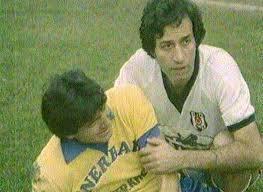 <p>Kemal Sunal’ın ‘Gol Kralı’ filminde ‘Duvar Ahmet’ karakterini canlandıran Yavuz Şimşek, 10 yıl boyunca hem Fenerbahçe'de kalecilik yapmış hem de oyunculuk. </p>

<p> </p>
