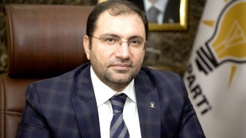 <p>7- BATMAN</p>

<p>MURAT GÜNEŞTEKİN</p>

<p>AK PARTİ BATMAN ESKİ İL BAŞKANI / İNŞAAT MÜHENDİSİ<br />
 </p>

<p><span style="color:#FFD700"><strong>MURAT GÜNEŞTEKİN KİMDİR?</strong></span></p>

<p>1971 Yılı’nda Siirt'in Kurtalan ilçesinde doğan Güneştekin, İlk, orta ve lise öğrenimini Batman’da tamamladı.</p>

<p>Harran Üniversitesi MYO İnşaat Bölümü’nün ardından Azerbaycan Üniversitesi İnşaat Mühendisliği Fakültesi’ni bitiren Güneştekin, Batman İnşaat Mühendisleri Odası’na üyedir.</p>

<p>Siyasete, 2002 yılında AK Parti’ye üye olarak başlayan Güneştekin, 2004 yılından itibaren AK Parti Batman il teşkilatında; Halkla İlişkilerden Sorumlu İl Başkan Yardımcısı, ardından da siyasi ve hukuki işlerinden sorumlu il başkan yardımcısı olarak görev yapmıştır.</p>

<p>Şubat 2011'den Ocak 2015'e kadar AK Parti Batman İl Başkanlığı Görevini yaptı.</p>

<p>Güneştekin, evli ve 3 çocuk babasıdır.</p>

<p>Güneştekin, AK Parti 27.dönem Batman milletvekili adayı olarak gösterilmiştir.</p>

<p>7 Haziran 2015 Genel Seçimleri Adalet ve Kalkınma Partisi 25. Dönem milletvekili adayı</p>
