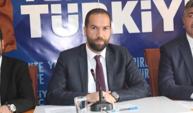 <p>32- NİĞDE</p>
<p>EMRAH ÖZDEMİR</p>
<p>NİĞDE ESKİ İL BAŞKANI<br />
</p>
<p><span style="color:#FFD700"><strong>EMRAH ÖZDEMİR KİMDİR?</strong></span></p>
<p>AK Parti Niğde Belediye Başkan Adayı Emrah Özdemir, Niğde İl Başkanı olarak görevde bulunmuştu.</p>
<p><br />
</p>