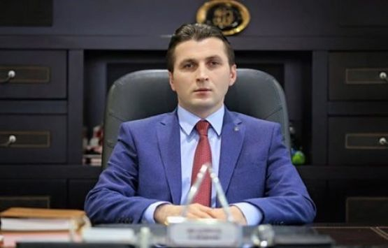 <p>36- SİNOP</p>
<p>ALİ ÇÖPÇÜ</p>
<p>SİNOP İL BAŞKANI<br />
</p>
<p><span style="color:#FFD700"><strong>ALİ ÇÖPÇÜ KİMDİR?</strong></span></p>
<p>Ali Çöpçü teşkilata kendisini tanıtmak için yaptığı açıklamada şu ifadeleri kullanmıştı; 1981 Sinop Merkez doğumluyum. Orta ve Lise öğrenimimi Sinop merkezde tamamladım. Anadolu Üniversitesi İşletme Fakültesini bitirdim. Analiz, Denetim ve Muhasebe alanlarında 2 yıl aktif akademi eğitim merkezinde eğitim aldım. Evliyim. Stajer mali müşavir olarak muhasebe işi ile iştigal etmekteyim.</p>
<p> </p>