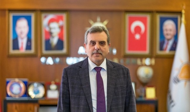<p>37- ŞANLIURFA</p>
<p>ZEYNEL ABİDİN BEYAZGÜL</p>
<p>AK PARTİ ESKİ İL BAŞKANI<br />
</p>
<p><span style="color:#FFD700"><strong>ZEYNEL ABİDİN BEYAZGÜL KİMDİR?</strong></span></p>
<p>1957 yılında Şanlıurfa'da doğan Zeynel Abidin Beyazgül, 1983 yılında İstanbul Üniversitesi Hukuk Fakültesinden mezun olmuştur. 1985-1996 yılları arasında Avukat olarak görev yaptıktan sonra, 09.09.1996 tarihinde İncesu Noteri olarak mesleğe başlayan Zeynel Abidin Beyazgül, daha sonra sırasıyla Viranşehir 1'inci, Adıyaman 3'üncü, Adıyaman 1'inci ve Malatya 2'nci Noterliği görevlerini yürütmüş olup, 01.04.2013 tarihinde atandığı Şanlıurfa 5'inci Noterliği görevini halen sürdürmektedir.</p>
<p>Zeynel Abidin Beyazgül, aynı zamanda 2011-2012 yılları arasında Malatya Noter Odası Başkanı, 2012-2014 yılları arasında Türkiye Noterler Birliği Yönetim Kurulu Üyesi olarak idari görevlerde bulundu.</p>
<p> </p>