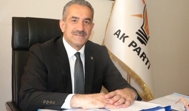 <p>40- YALOVA</p>

<p>YUSUF ZİYA ÖZTABAK</p>

<p>AK PARTİ YALOVA İL BAŞKANI - MALİ MÜŞAVİR<br />
 </p>

<p><span style="color:#FFD700"><strong>YUSUF ZİYA ÖZTABAK KİMDİR?</strong></span></p>

<p>Yusuf Ziya Öztabak 02.01.1963 Rize’de doğumludur. 1989 yılında Uludağ Üniversitesi İktisadi ve İdari Bilimler Fakültesi İktisat Bölümünden mezun oldu.Yükseköğretimini müteakip Yalova’da mesleğe başladı ve halen Serbest Muhasebeci Mali Müşavir ve Bağımsız Denetçi olarak mesleğini icra etmektedir. Çeşitli zamanlarda Yalova S.M.M.M Odası, Denetim, Disiplin ve Yönetim Kurulu Üyeliği ve Başkan Yardımcılığı görevlerinde buldu. Ayrıca Uludağ Üniversitesi Yalova Meslek Yüksek Okulu’nda da ‘Misafir Öğretim Görevlisi’ olarak meslek dersleri verdi.</p>

<p>Yalova Yardım Derneği Başkanlığı görevinde bulundu; halen Yalova Üniversitesi Yaptırma ve Yaşatma Derneği Yönetim Kurulu Başkanlığı görevini yürütmektedir. 2001 yılında Yalova Ak Parti Kurucu İl Yönetim Kurulu Üyesi olarak görev aldı. Çeşitli sürelerle Mali ve İdari İşlerden Sorumlu İl Başkan Yardımcılığı, Teşkilatlardan Sorumlu İl Başkan Yardımcılığı ve Siyasi Hukuki İşlerden Sorumlu İl Başkan Yardımcılığıgörevlerinde bulundu. 2004-2009 Döneminde Yalova Belediye Meclis Üyesi olarak görev yaptı. AK Parti Meclis Grup Başkanlığı ve Belediye Başkan Vekilliği görevlerinde bulundu. 23.Dönem Genel Seçimlerinde Milletvekili Aday Adayı oldu. Evli ve 3 çocuk babası olan Öztabak, halen AK Parti Yalova İl Başkanı olarak görevini sürdürmektedir.</p>
