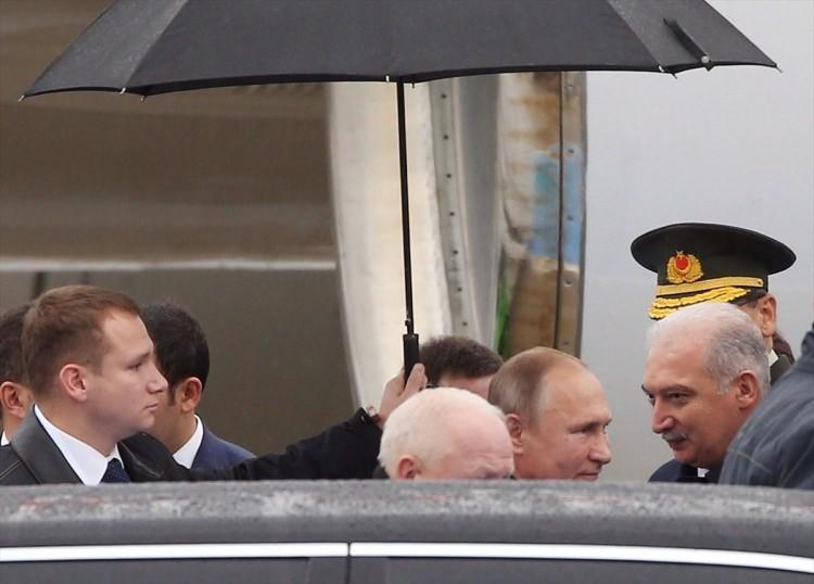 <p>Rusya Devlet Başkanı Vladimir Putin, TürkAkım Projesi Deniz Bölümünün tamamlanması dolayısıyla düzenlenecek törene katılmak üzere özel uçakla İstanbul'a geldi.</p>

<p> </p>
