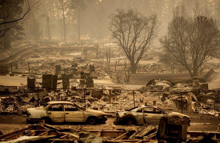 <p>Amerikan basınında yer alan haberlere göre, eyaletin kuzeyini etkisi altına alan ve "Camp yangını" olarak isimlendirilen orman yangını, bu sabah itibarıyla tamamen söndürüldü.</p>
