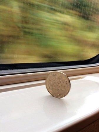 <p>Bu bozuk para testi Japonya'da yüksek hızlı trenin sarsıntısız gidişini gözler önüne serdi.</p>
<p> </p>