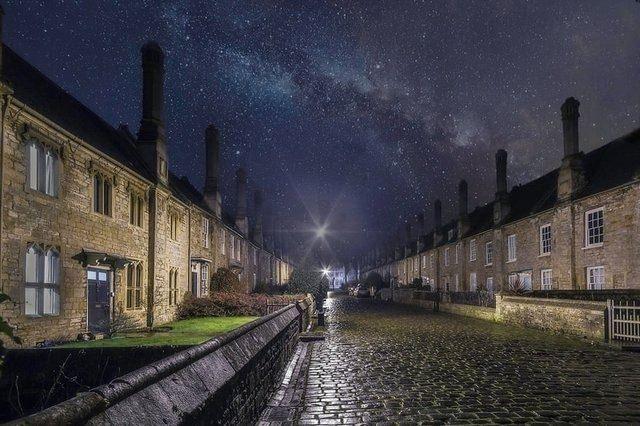 <p>Vicars Close Caddesi, Wells, İngiltere - Rose Atkinson</p>