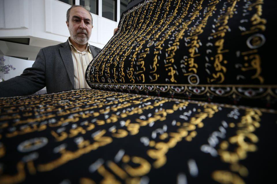 <p>Boyu 80, eni 60 santimetrelik 200 kilogram ağırlığındaki 12 ciltten oluşan eserini, 2012'den sonra Suriye, Lübnan, Kuveyt, Birleşik Arap Emirlikleri, Katar'da sergileyen Hadri, 4 yıl önce ülkesindeki iç savaş nedeniyle Türkiye'ye yerleşti.</p>
<p> </p>