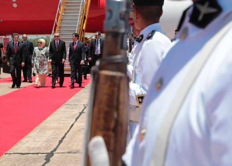 <p>Erdoğan Paraguay’a resmi ziyaret düzenleyen ilk Cumhurbaşkanı oldu.</p>
