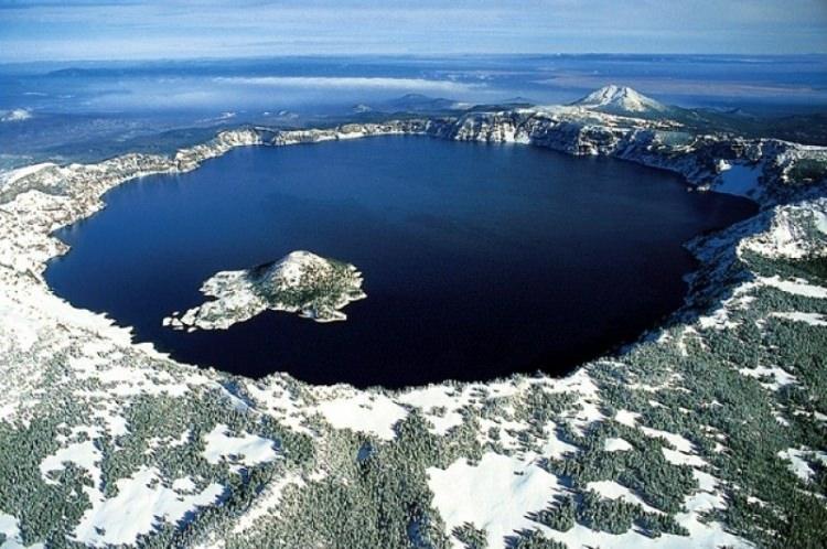 <p>Crater Lake: (Oregon, ABD) volkanik dağ</p>

<p> </p>
