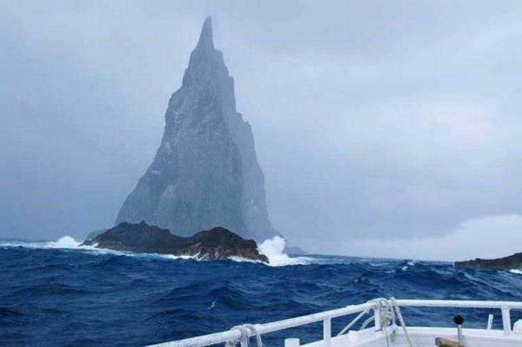 <p>Toplar Piramidi Island</p>
