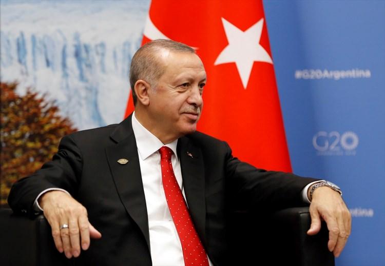 <p>Erdoğan, G20 Liderler Zirvesi'nin yapıldığı Costa Salguero Fuar Alanı'ndaki temasları kapsamında liderle görüştü.<br />
<br />
İşte objektiflere yansıyan kareler</p>
