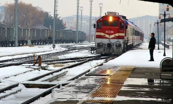 <p> Özellikle genç kitle arasında popüler olan Doğu Ekspresi güzergahı Ankara-Kırıkkale-Kayseri-Sivas-Erzincan-Erzurum-Kars'tan oluşuyor.</p>