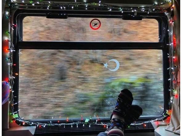 <p>Yolculuk, yaklaşık 24,5 saat sürüyor. Kars'tan seferler ise her gün sabah saat 08.00'da başlıyor. </p>
