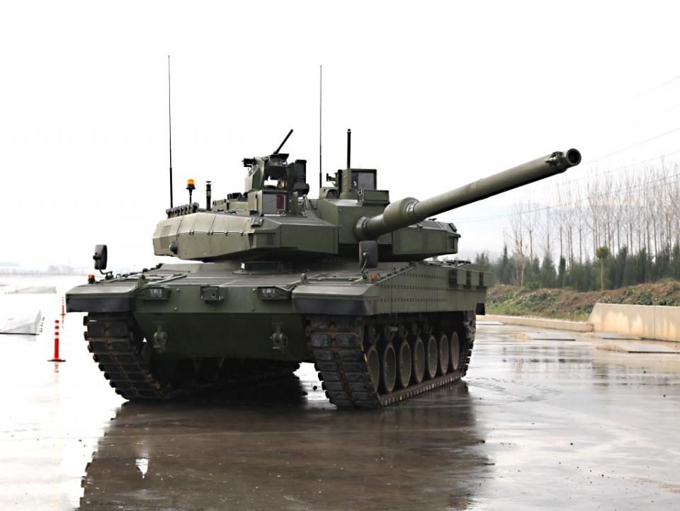 <p>Milli ana muharebe tankı Altay'ın seri üretimiyle ilgili geçtiğimiz aylarda Savunma Sanayi Başkanlığı (SSB) ile BMC arasında 250 Altay tankının seri üretimi için sözleşme imzalandı.</p>

<p> </p>
