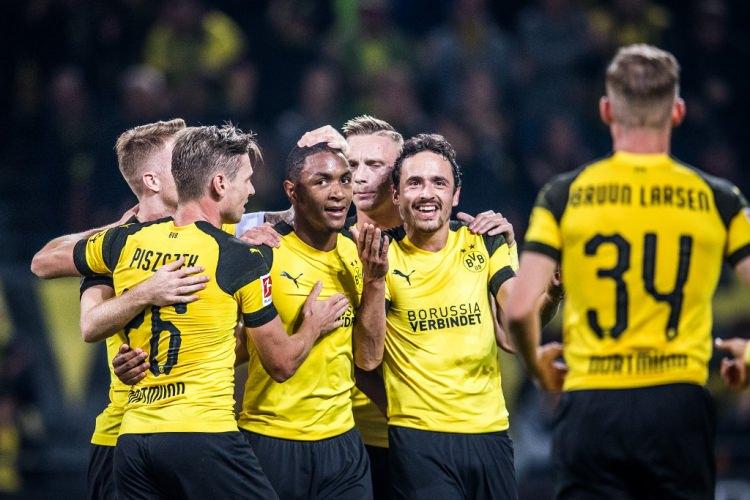 <p>11 - BORUSSIA DORTMUND: 83.000</p>
