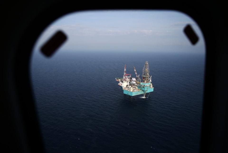 <p>İlk petrol ve doğal gaz arama kuyusunun sondajı için uluslararası tecrübeye sahip bir firma ile TPAO arasında kiralama sözleşmesi imzalandı.</p>
<p> </p>