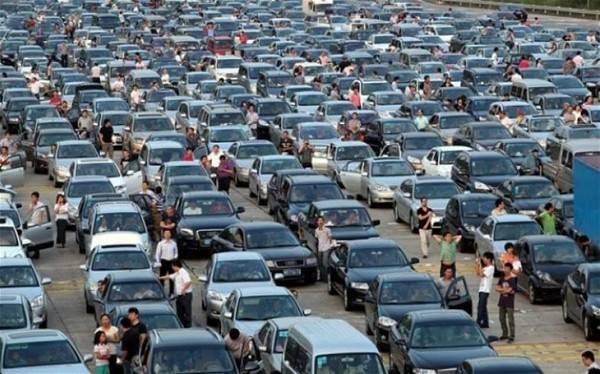 <p>Trafikte kaldığınızda aradığınız, sizi ve arabanızı bulunduğunuz yerden alan ilginç yol yardımı. </p>
<p> </p>