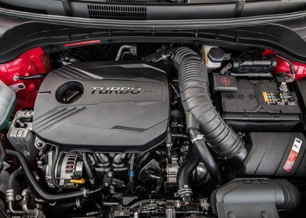 <p>Kia, yeni Soul' da farklı motor seçeneklerine yer veriyor.2.0 litrelik ünitede 147 hp güç ve 178 nm tork üreten bir performansa sahip olan 2020 Kia Soul, bu ünitede 6 ileri manuel şanzıman veya IVT şanzıman ile tercih edilebiliyor..</p>
