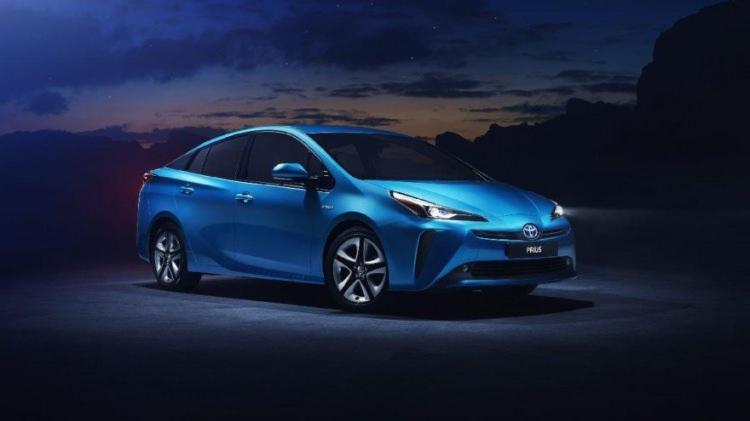 <p>Toyota, ilk hibrit modeli olan Prius ile otomobil endüstrisinde yeni bir adım daha attı. </p>
