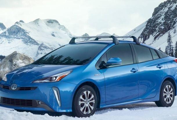 <p>Yenilenen Prius, tasarımı, teknolojisi ve performansıyla öne çıkarken, yeni elektrikli dört çeker sistemiyle daha güvenli sürüş ve yol tutuşu sağlıyor.</p>
