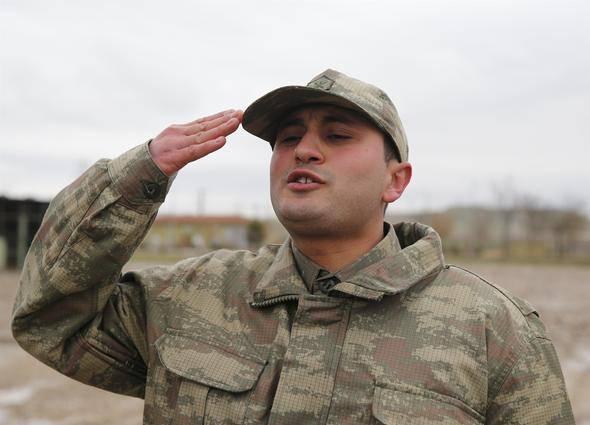 <p>Öte yandan bedelli askerlik uygulaması kapsamında 67 binden fazla yükümlü ilk üç celp içinde silah altına alındı.</p>