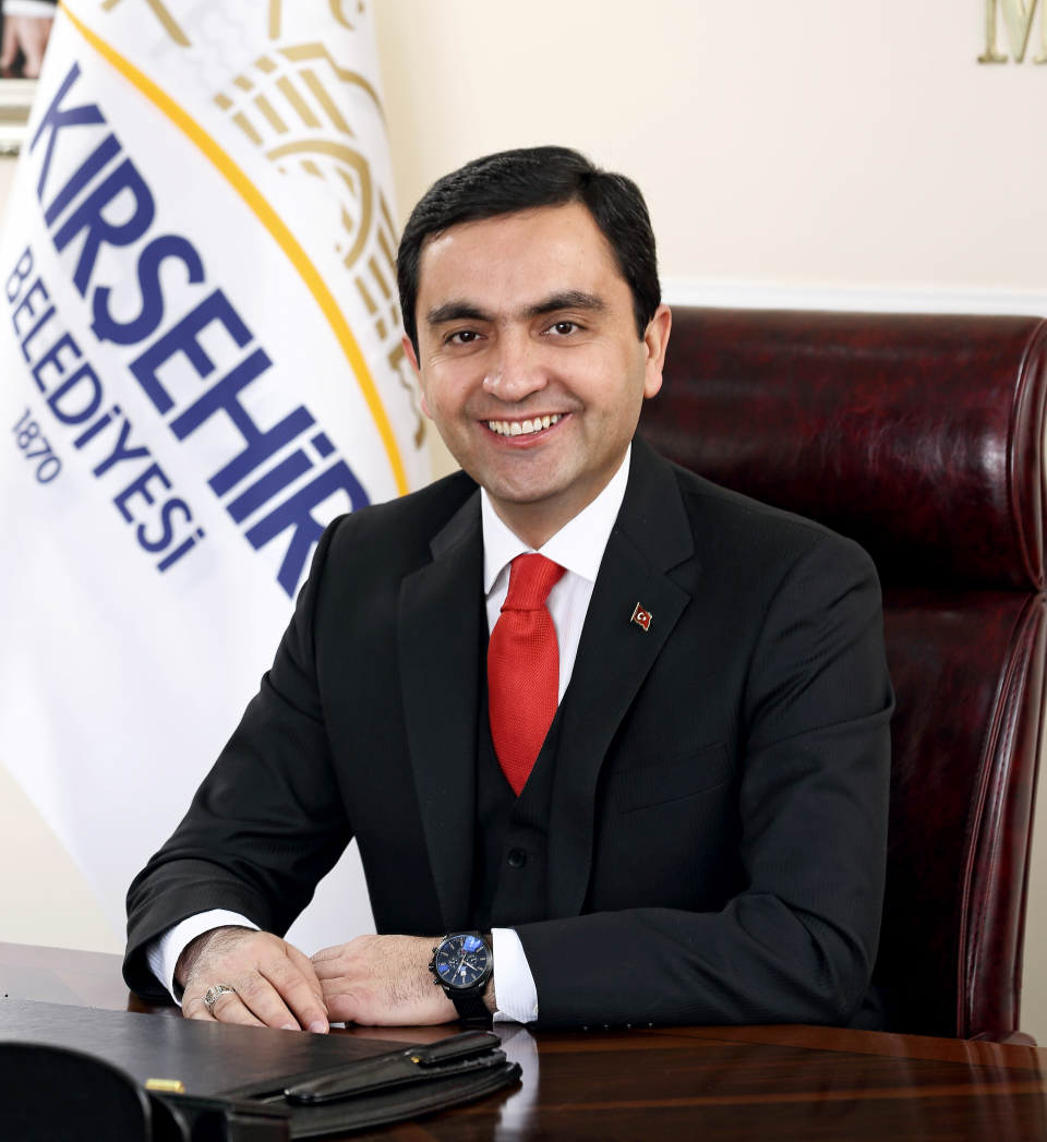 <p>Kırşehir<br />
<br />
aşar Bahçeci (Mevcut belediye başkanı)</p>

<p> </p>
