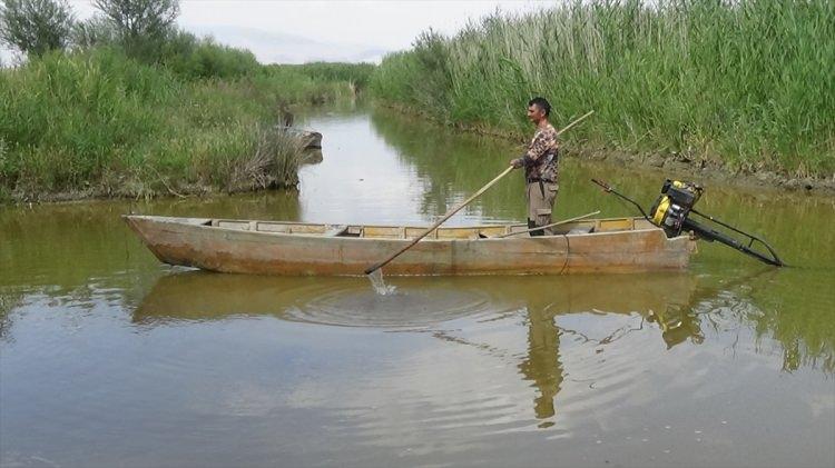 <p>Göl havzasında yaşayan kaplumbağa, kurbağa ve Anadolu inci balığının üç endemik tür olarak dikkati çektiğini belirten Erişmiş, gölde son yıllarda yaşanan su çekilmesi sorununun buradaki biyolojik zenginliği tehdit ettiğini vurguladı.</p>

<p> </p>
