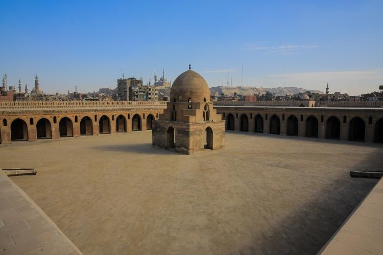 <p>Türklerin Mısır'a bıraktığı en önemli kültürel miraslardan biri olan Tolunoğlu Ahmet Camisi, Türklerin Orta Asya mimarisinin bir yansıması olarak da değerlendiriliyor.</p>

<p> </p>
