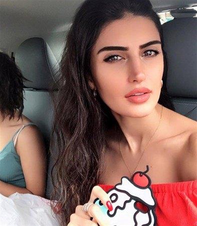 <p>İdil Fırat ise 1988 doğumlu ve 30 yaşında.</p>
<p> </p>