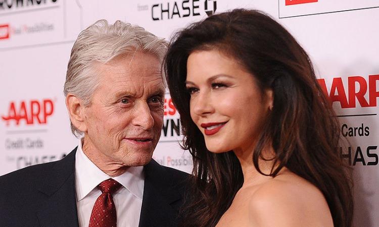 <p>1998'den beri birlikte olan çiftin arasında 25 yaş fark var. Michael Douglas 73, Catherine Zeta-Jones ise 48 yaşında. </p>
<p> </p>