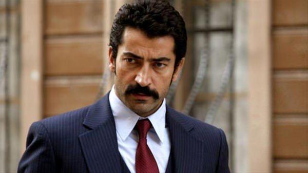 <p>Kenan İmirzalıoğlu 18 Haziran 1974 doğumlu ve 43 yaşında. </p>
<p> </p>