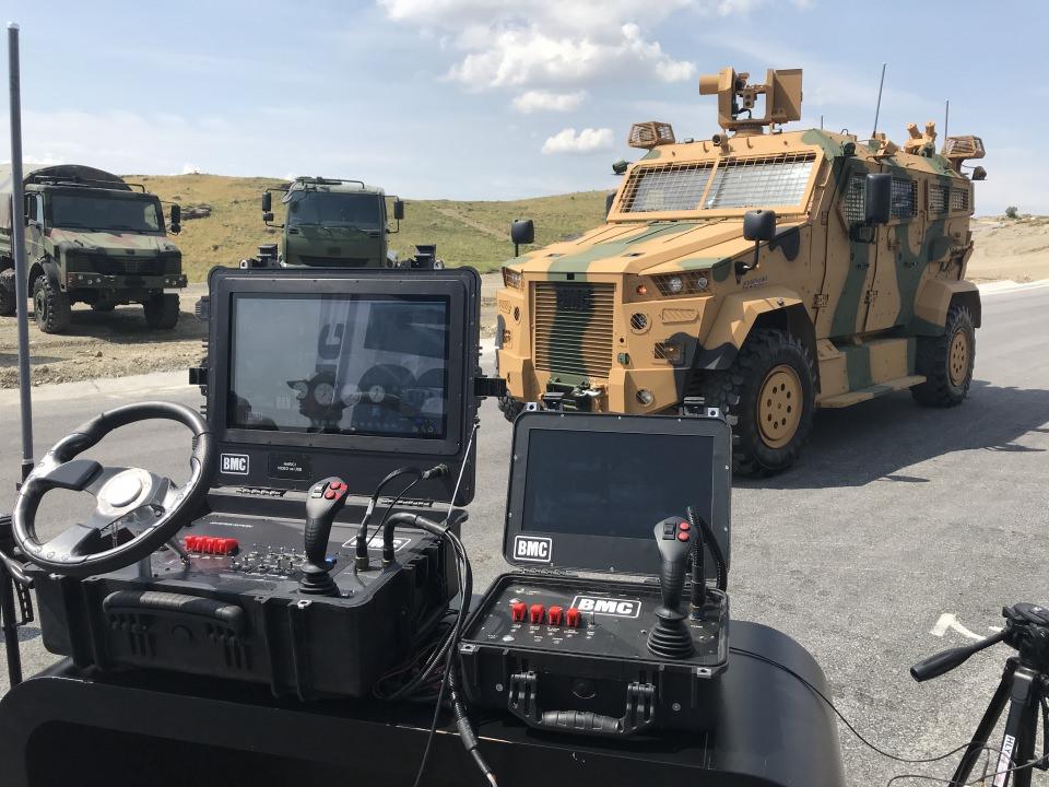 <p>Bu kategorinin birinci seviyesinde keşif, gözetleme ve küçük çapta hafif silahla ateş etme yeteneğine sahip, azami 500 kilogram ağırlıkta, üstün hareket kabiliyetinde sahip araçlar geliştirilecek.</p>
