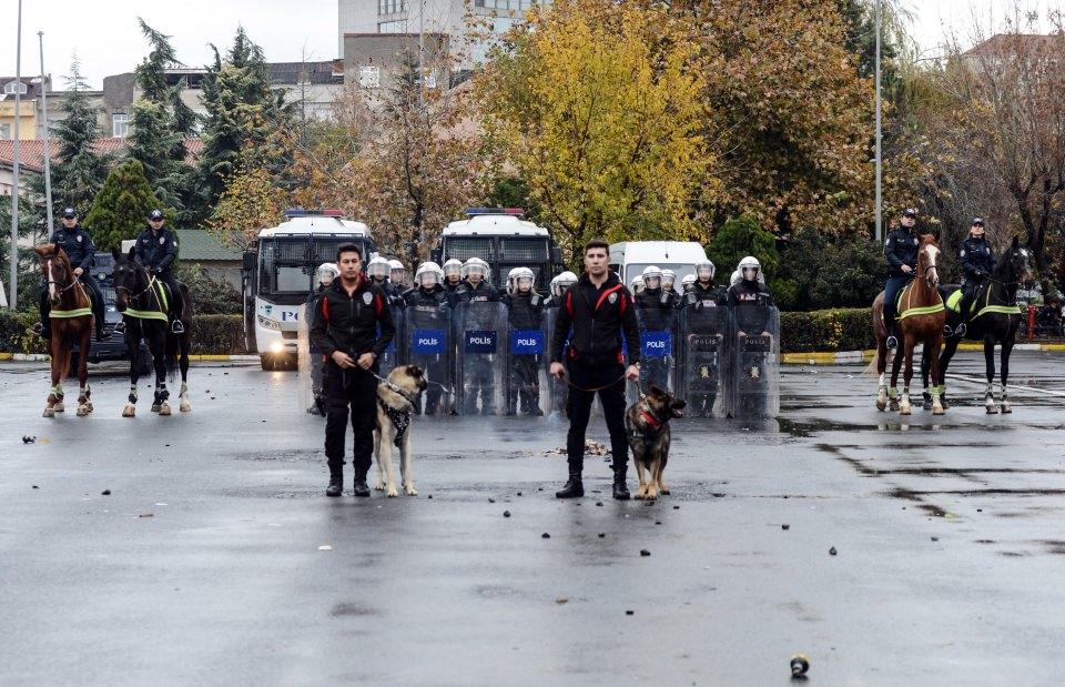 <p><strong>“Dedem terör baskınında şehit oldu” </strong></p>
<p><br />
Dedesinin terör saldırısında şehit olmasından dolayı polis olmayı seçtiğini ifade eden Kadir Topal, “ Vatanım, milletim için polis olmayı seçtim.</p>