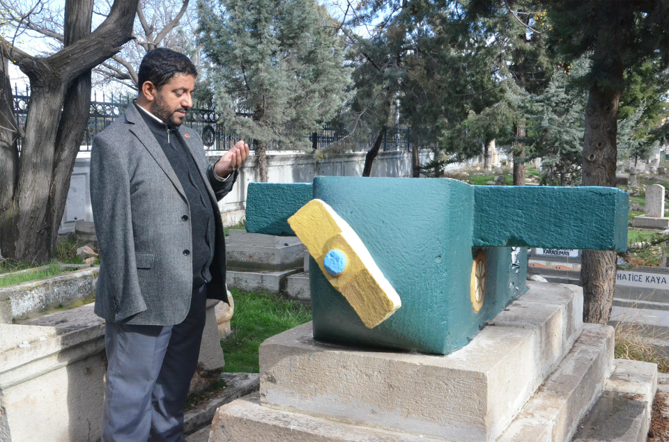 <p>Tahrip olduğu için bir süre önce Büyükşehir Belediyesi tarafından restore edilen mezar 1942 yılından bu yana varlığını koruyor.</p>

<p> </p>
