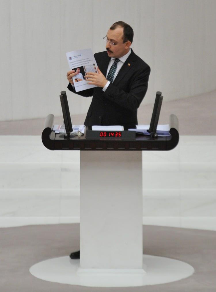 <p>AK Parti Grup Başkanvekili Mehmet Muş, "Kılıçdaroğlu PKK yandaşı parlamenterlerle neyi görüştü? Yoksa, yoksa yerel seçimler için bu kişi üzerinden HDP ile ittifak müzakerelerinde mi bulundu? CHP'de bu durum öyle bir noktadadır ki, CHP kongresinde bundan sonra Kılıçdaroğlu'nu devirecek tek kişi Demirtaş'tır hiç şüpheniz olmasın" dedi. </p>

<p> </p>

