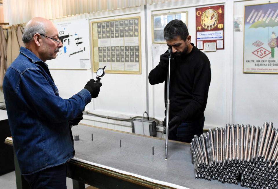 <p><strong>2019 için 30 bin talep</strong></p>
<p>MKEK Silah Fabrikası Müdürü Mehmet Ocakcıoğlu, AA muhabirine yaptığı açıklamada, MPT-76'nın Türk insanın yaptığı ilk milli silah ve 42 NATO standardı testlerinden geçen tek silah olduğunu söyledi.</p>