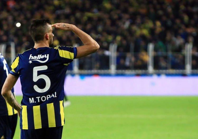 <p><strong>MEHMET TOPAL</strong></p>

<p>Herhangi bir gelişme yok. 1.5 yıllık daha kontratı var. Mehmet Topal ayrılmak isteseydi, 2.5 sene önce yapardı. İmkanı vardı. Fenerbahçe'de kalmayı tercih etti. Valencia'dan dönerken nasıl tercihini Fenerbahçe'den yana yaptıysa yine öyle yaptı. Bazı şeyler çabuk unutuluyor. Unutulmasın. 2012'de herkes Fenerbahçe'den çıkmaya çalışırken, o gelmeye çalışıyordu. Bugüne kadar Mehmet Topal'ın yaptıkları ortada.</p>
